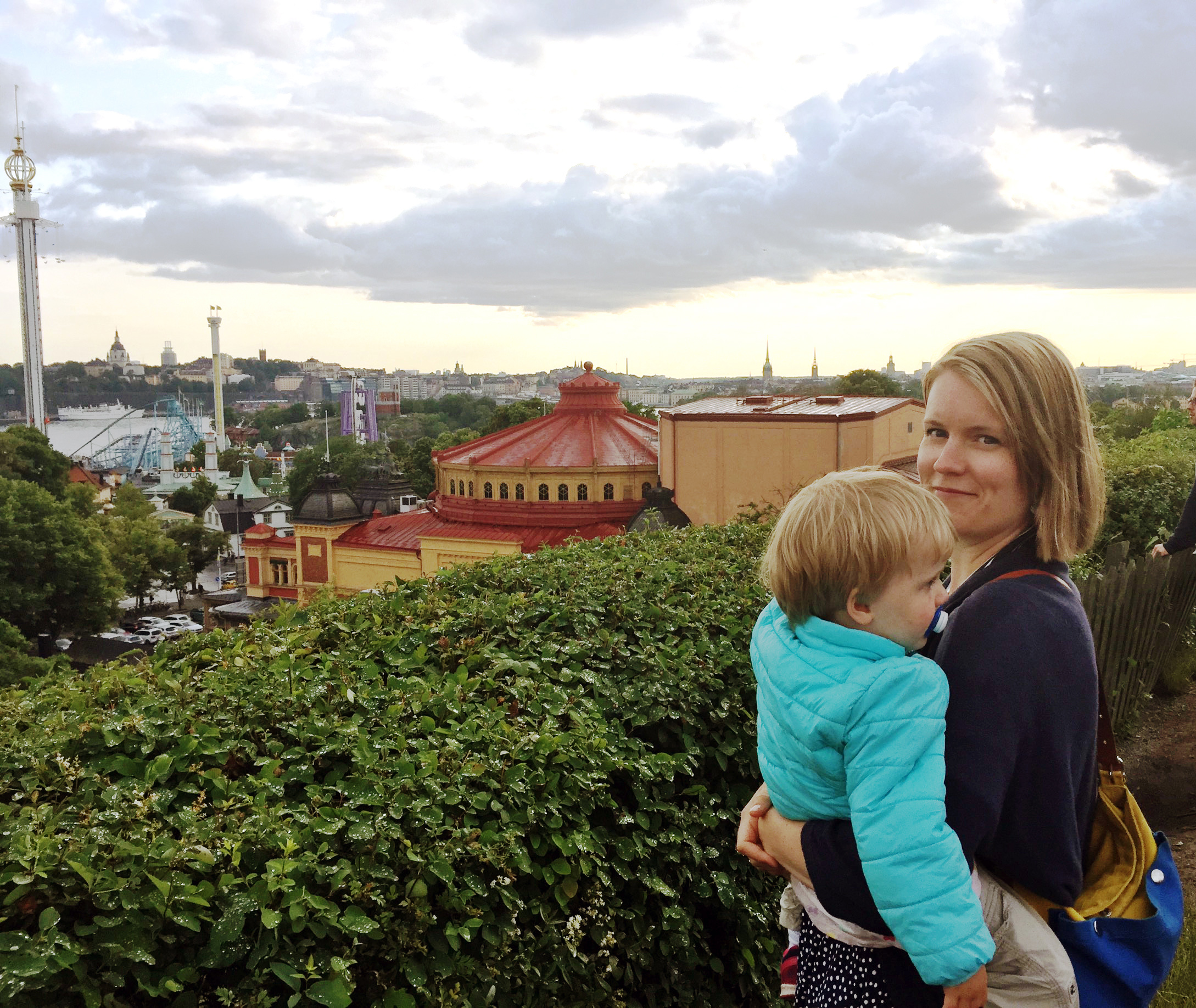 Marianne Sundholm tillbringade två måndader på Svenska Dagbladets redaktion som Kulturfondens språkbadsstipendiat i somras. Hela familjen tillbringade sommaren i Stockholm. Mycket lärorikt, och ett välkommet avbrott i vardagen, tycker Sundholm.