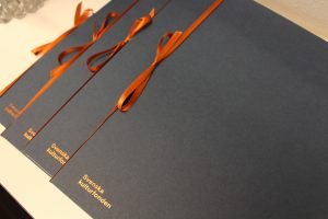 pris på diplompärmar