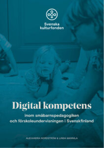 På bilden, som samtidigt är publikationens pärm, syns ett dagisbarn som ligger på mage på golvet med hakan i handen. Hen tittar nedåt på något som pedagogen gör med händerna på golvet.