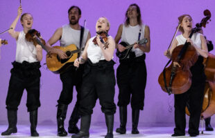 Projektet Kaikki laulaa – Alla sjunger söker en projektchef Projektet Kaikki laulaa – Alla sjunger söker en projektchef