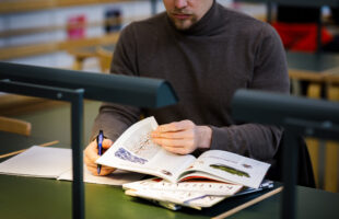 I februari kan studerande söka bidrag