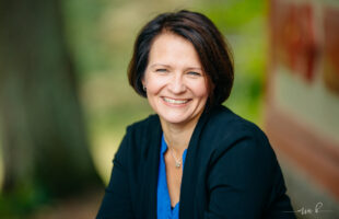 Mia  Makaroff projektchef för Kaikki laulaa – Alla sjunger